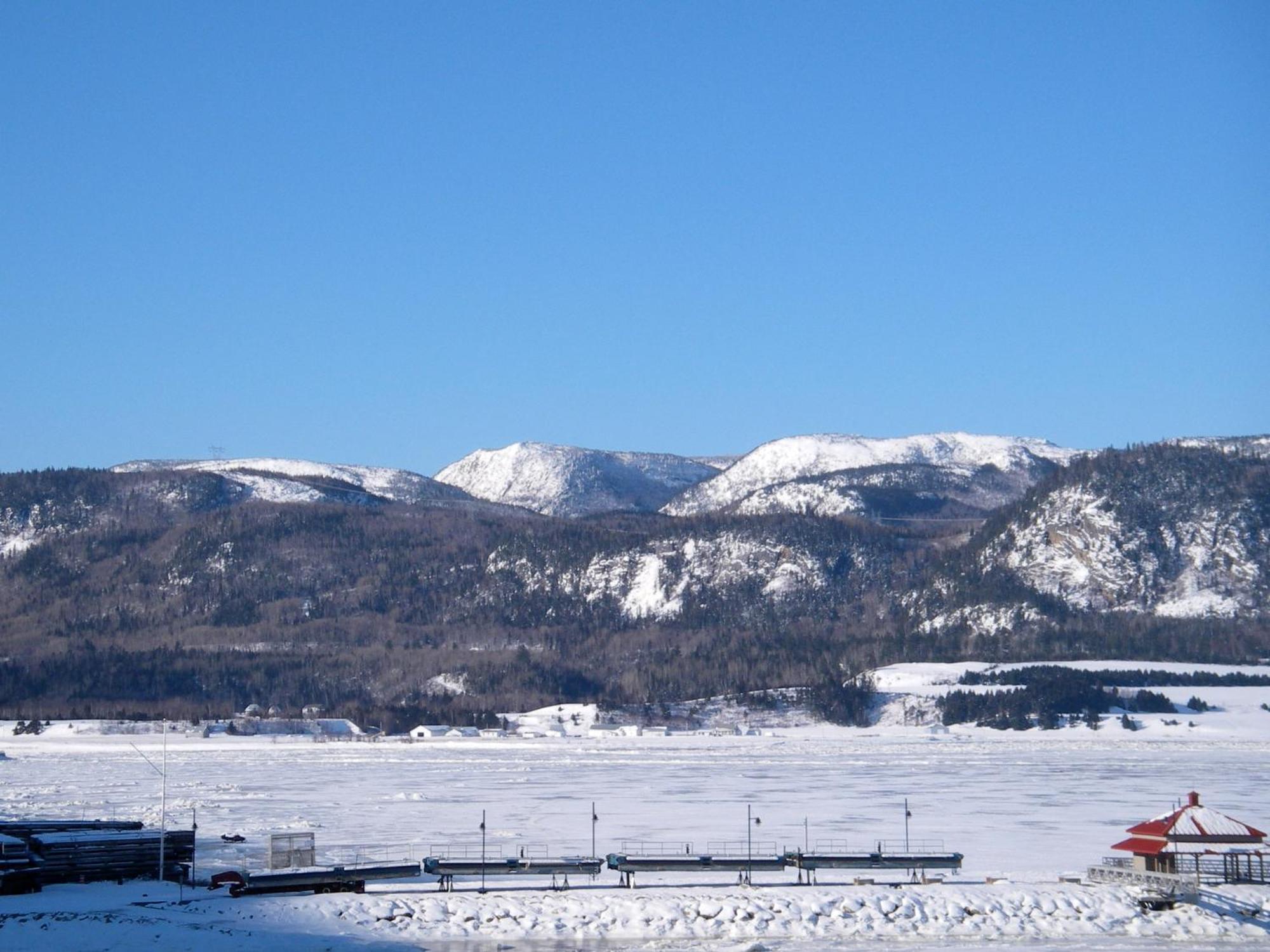Chalets Condos Sur Le Fjord L'Anse-Saint-Jean Bagian luar foto