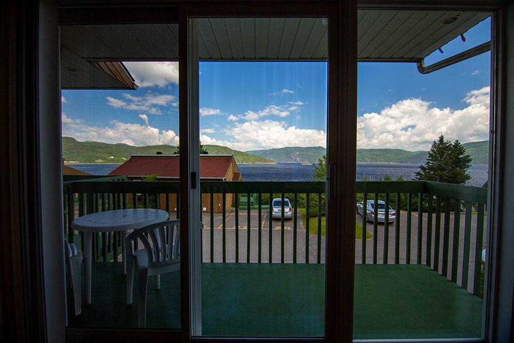 Chalets Condos Sur Le Fjord L'Anse-Saint-Jean Bagian luar foto
