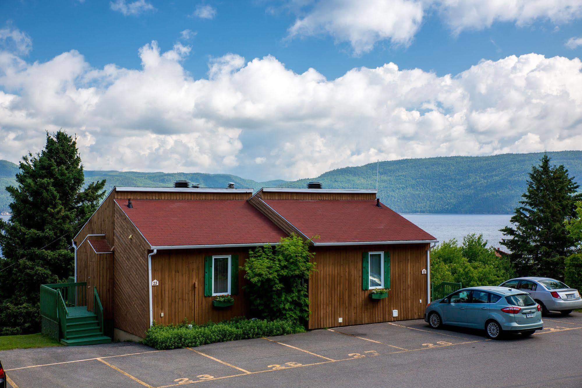 Chalets Condos Sur Le Fjord L'Anse-Saint-Jean Bagian luar foto