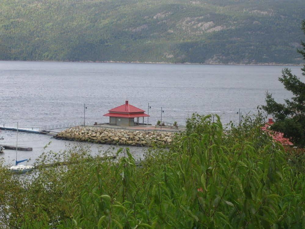 Chalets Condos Sur Le Fjord L'Anse-Saint-Jean Bagian luar foto