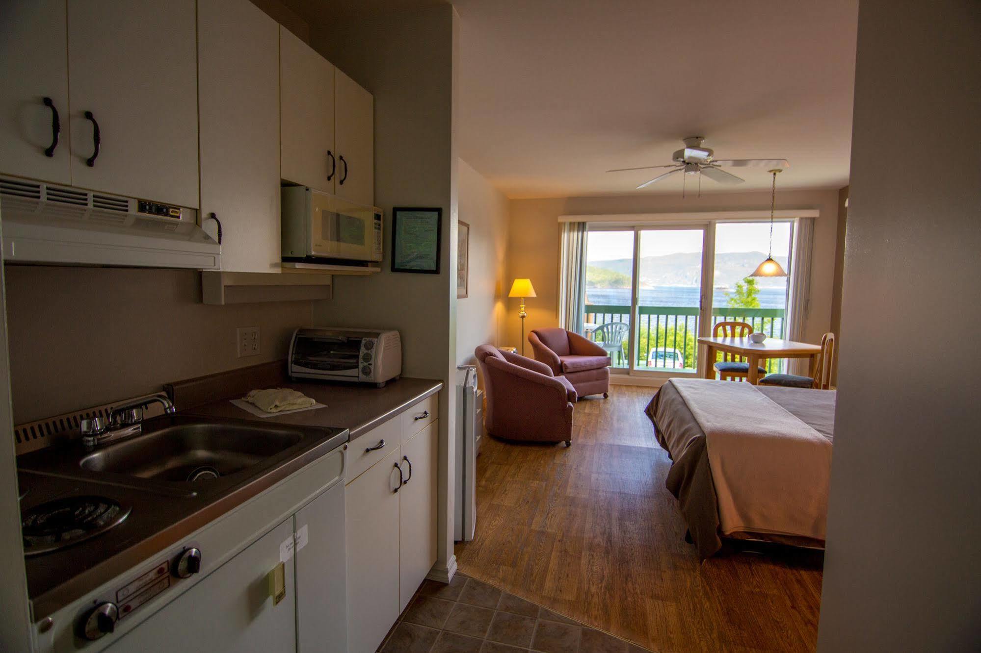 Chalets Condos Sur Le Fjord L'Anse-Saint-Jean Bagian luar foto