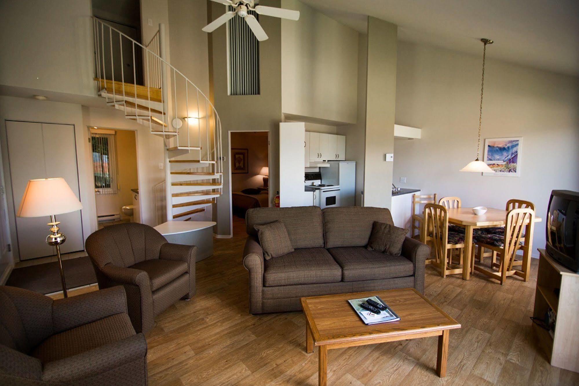 Chalets Condos Sur Le Fjord L'Anse-Saint-Jean Bagian luar foto